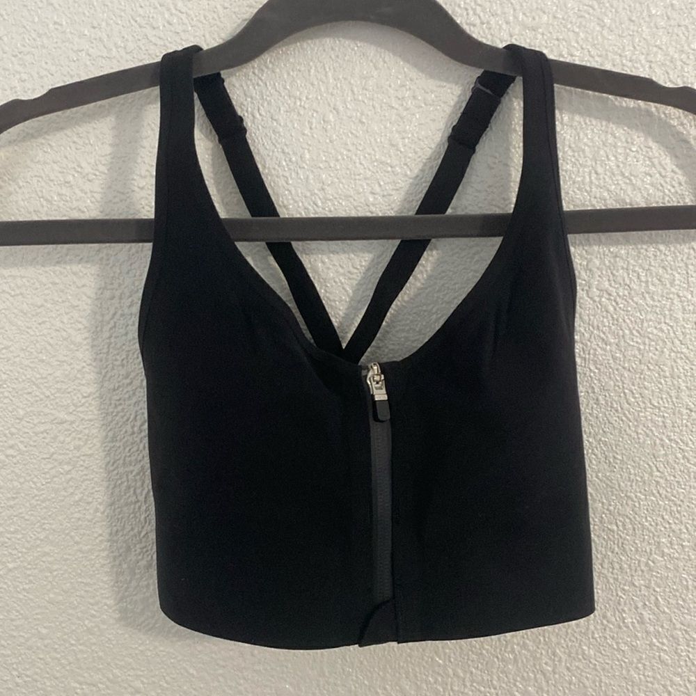 NWOT- Athleta- black zip front sports bra with cross back- Size XS